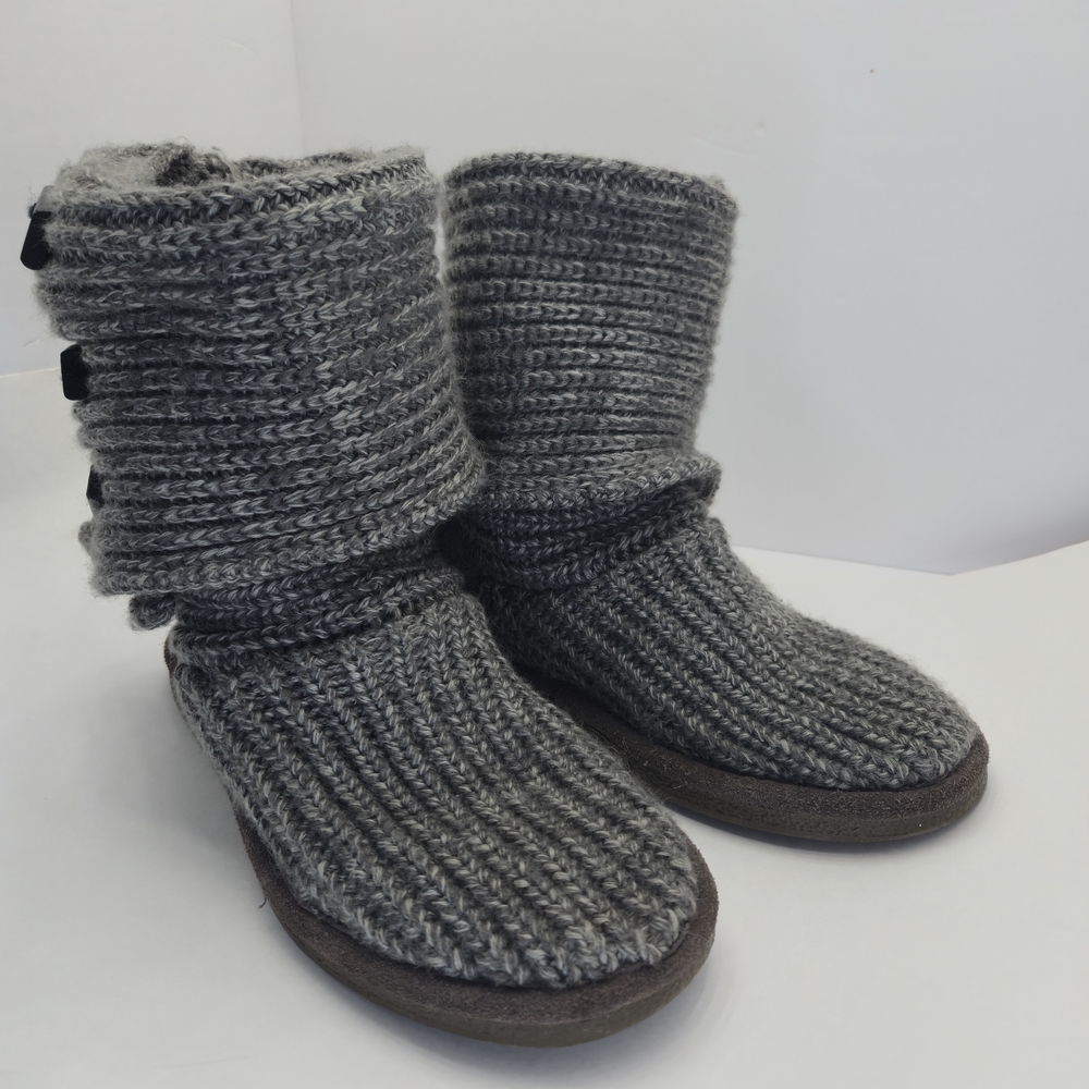 BearPaw Knit Tall Gray Fashion Boot Women’s Size US 8 Sheepskin Lining